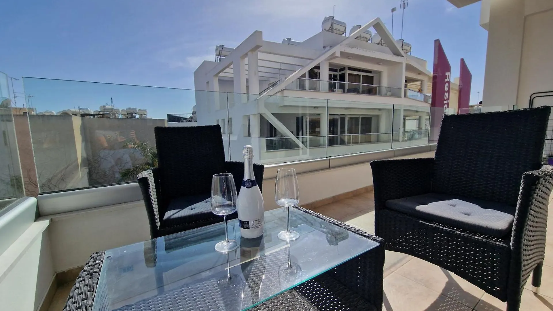 Tropical Paradise 200M From Finikoudes Beach Larnaca
