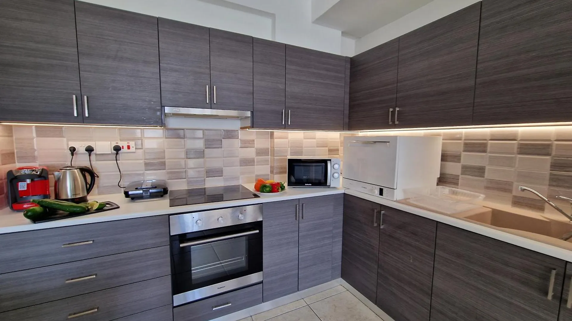 Appartement Tropical Paradise 200M From Finikoudes Beach Larnaca