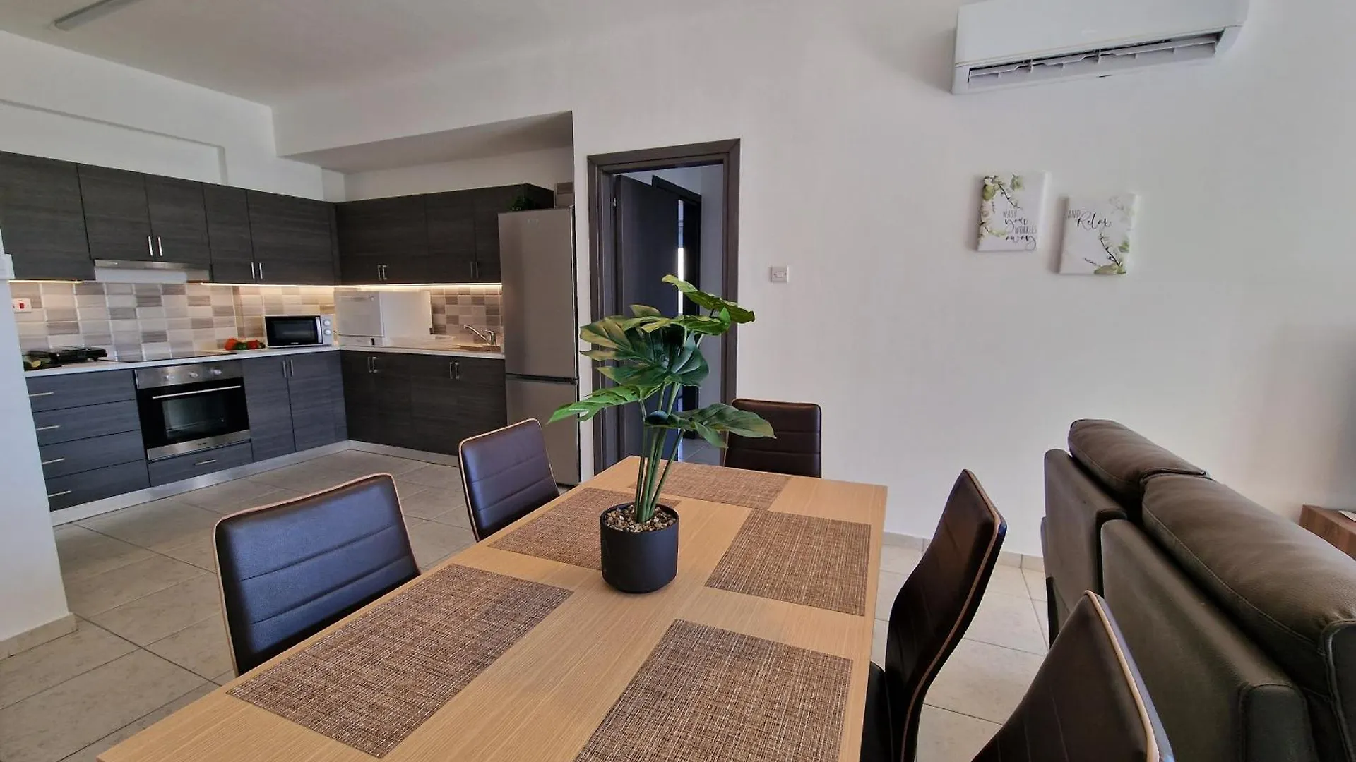 Tropical Paradise 200M From Finikoudes Beach Larnaca Appartement
