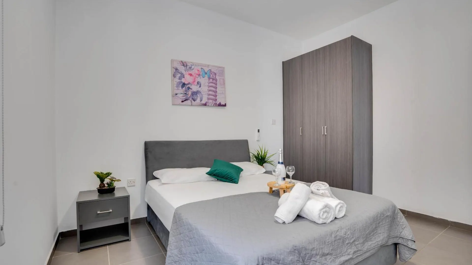 Tropical Paradise 200M From Finikoudes Beach Larnaca Appartement
