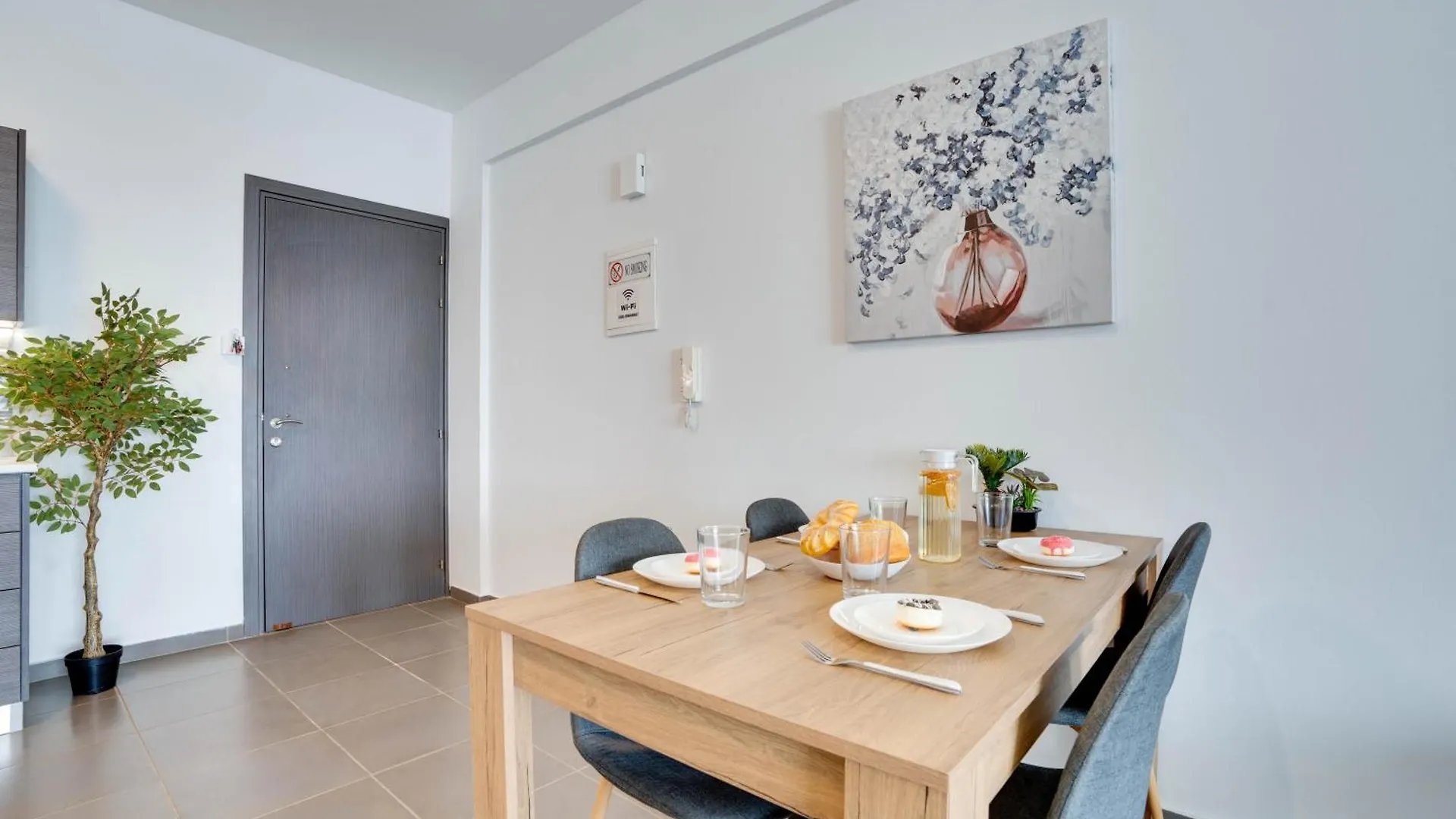 Tropical Paradise 200M From Finikoudes Beach Larnaca Appartement