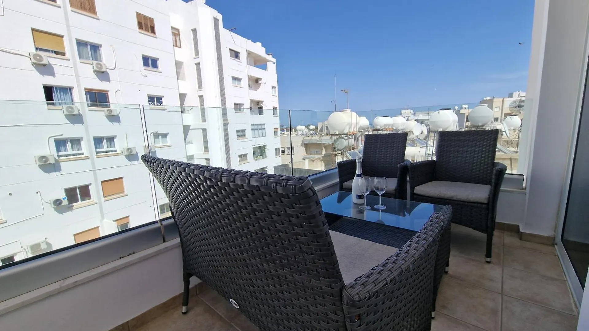 Appartement Tropical Paradise 200M From Finikoudes Beach Larnaca
