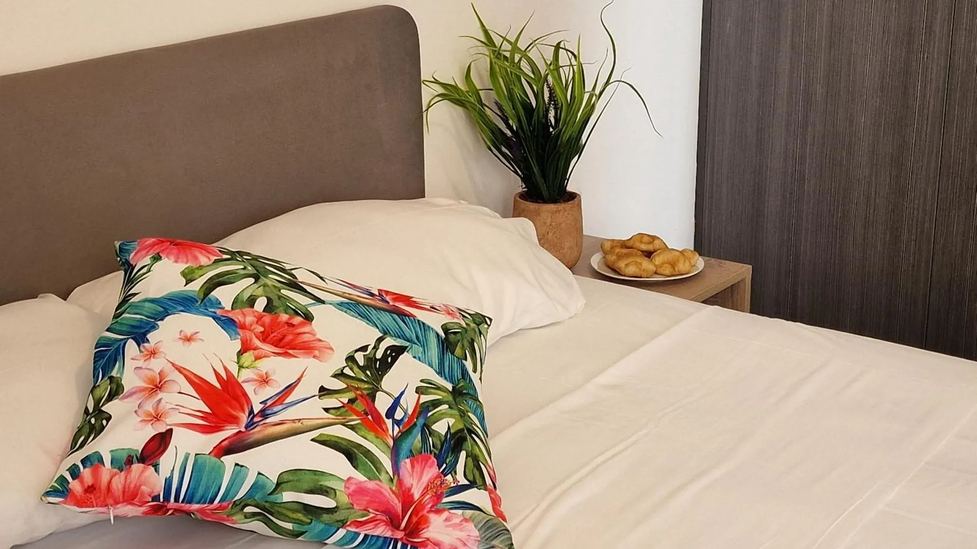 Tropical Paradise 200M From Finikoudes Beach Larnaca Appartement