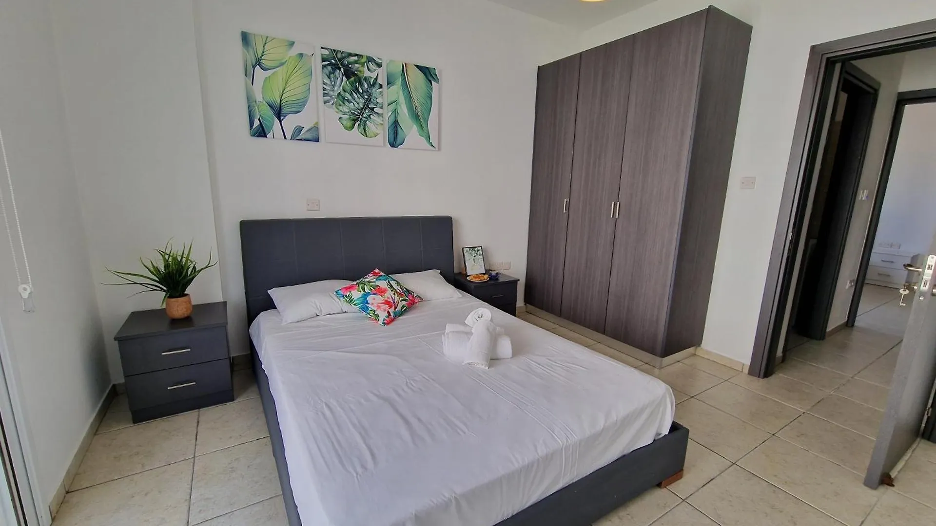 Tropical Paradise 200M From Finikoudes Beach Larnaca 0*,