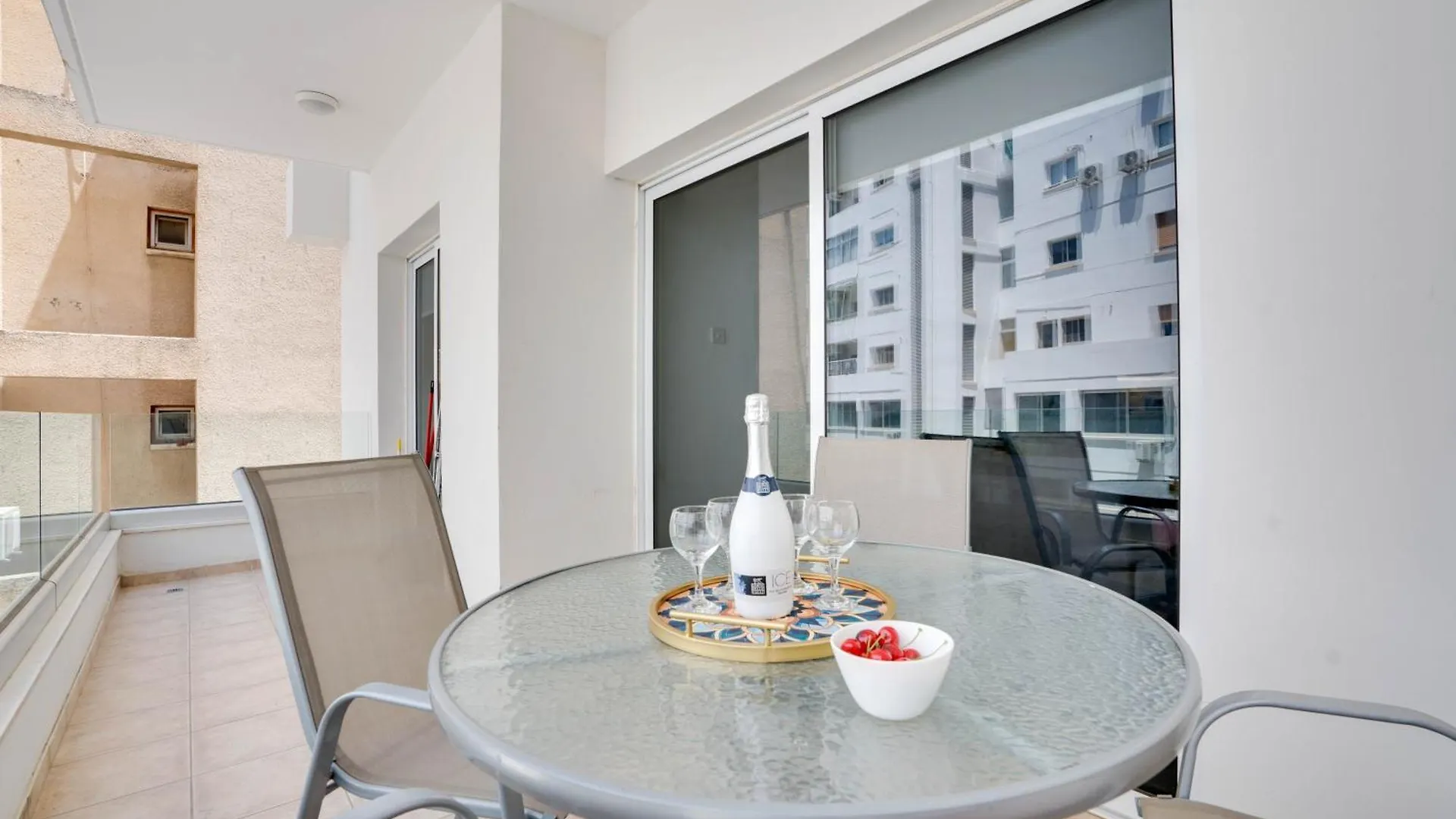 Appartement Tropical Paradise 200M From Finikoudes Beach Larnaca Cyprus
