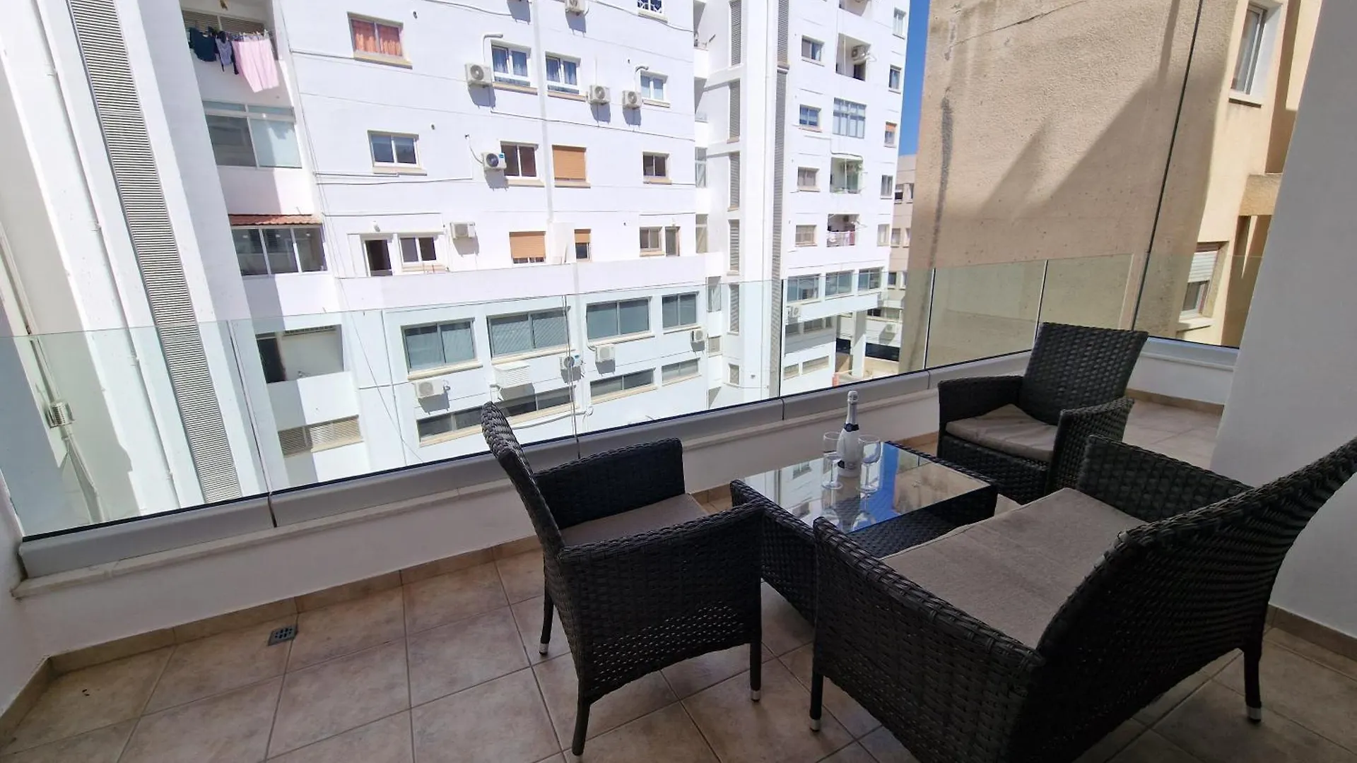 Appartement Tropical Paradise 200M From Finikoudes Beach Larnaca